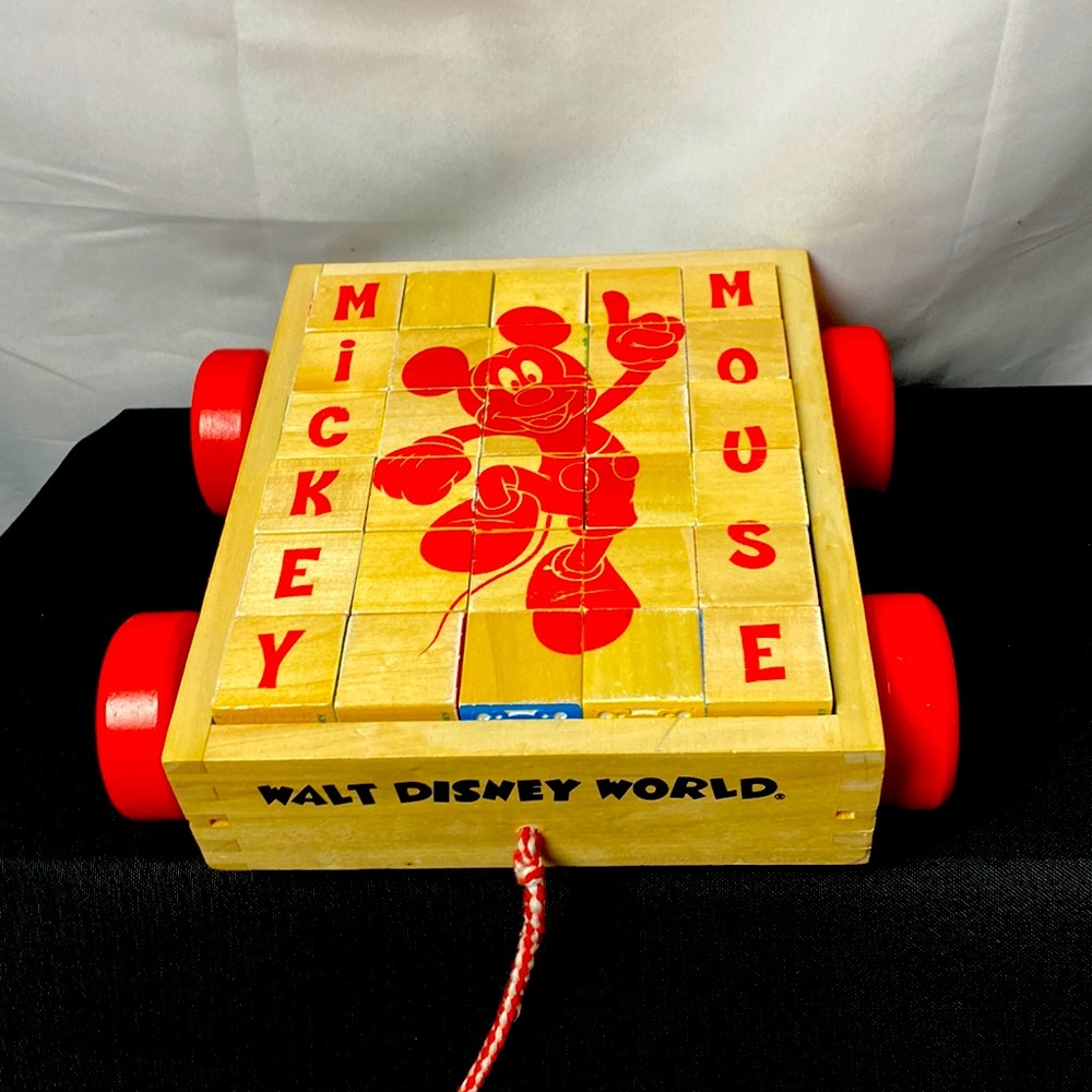 MELISSA & DOUG DISNEYLAND RESORT MICKEY 30 PIECE BLOCK SET IN PULL CART - Picture 1 of 9